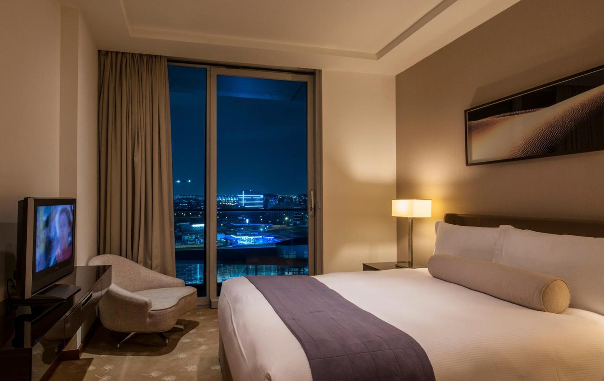 Intercontinental Residence Suites Dubai Festival City By Ihg Exterior foto A bedroom at the hotel