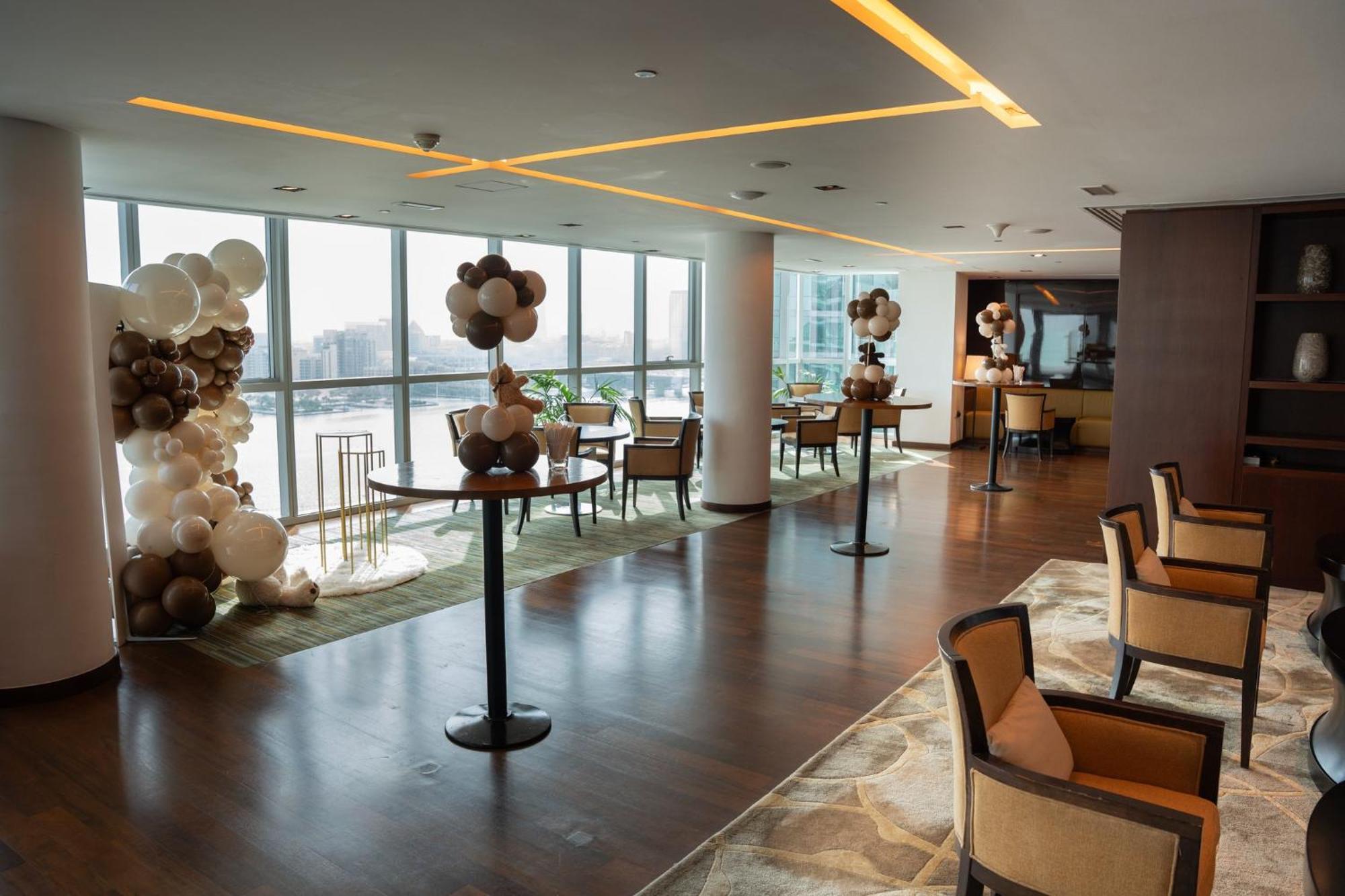 Intercontinental Residence Suites Dubai Festival City By Ihg Exterior foto The lounge at the airport